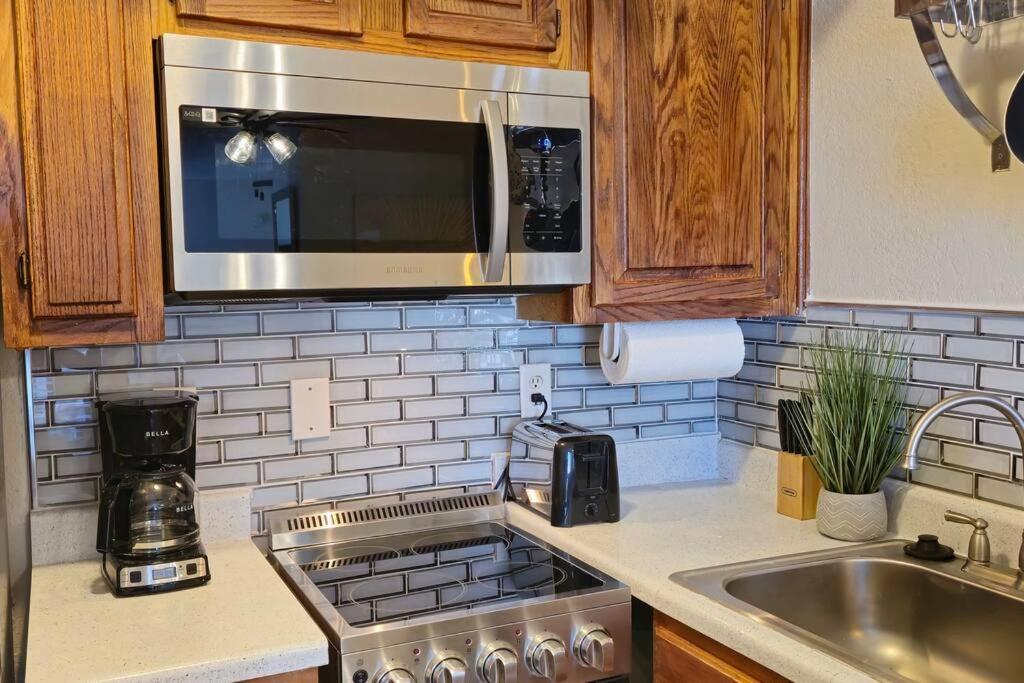Cozy Updated Cove Of Heaven, 5Mins To Lake Hefner! โอคลาโฮมาซิตี้ ภายนอก รูปภาพ