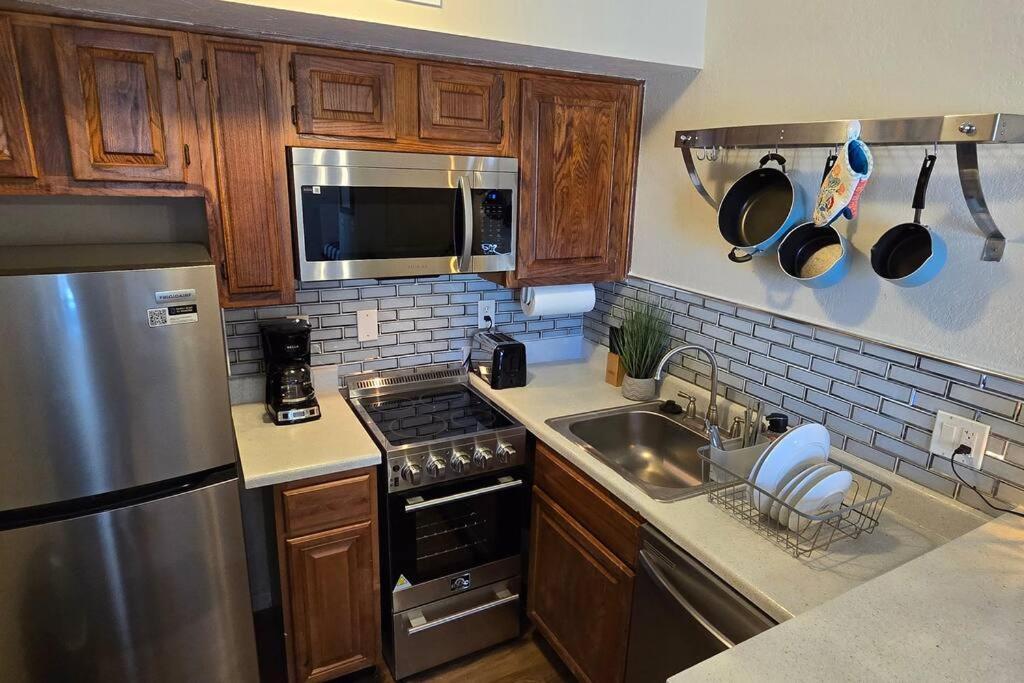 Cozy Updated Cove Of Heaven, 5Mins To Lake Hefner! โอคลาโฮมาซิตี้ ภายนอก รูปภาพ